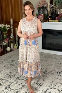 Lisa Robertson feet photo thumbnail