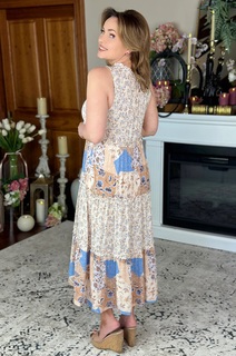 Lisa Robertson feet photo thumbnail