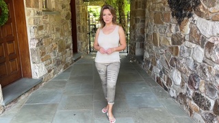 Lisa Robertson feet photo thumbnail