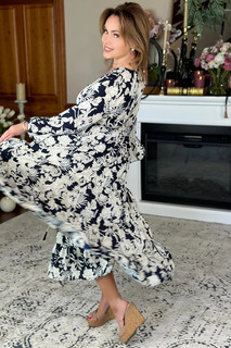Lisa Robertson feet photo thumbnail