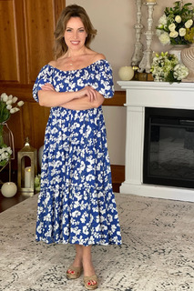 Lisa Robertson feet photo thumbnail