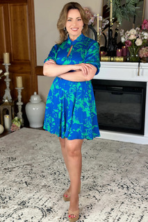 Lisa Robertson feet photo thumbnail