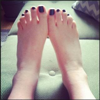 Lisa Schwartz feet photo thumbnail