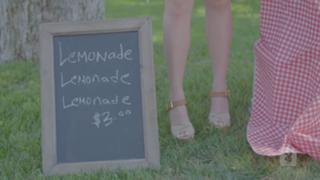 Lisa Schwartz feet photo thumbnail