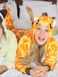 Lisa Schwartz feet photo thumbnail