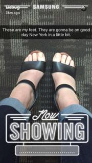 Lisa Schwartz feet photo thumbnail