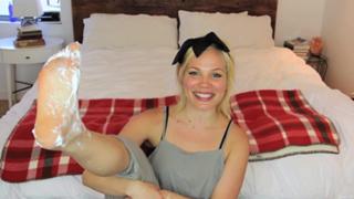 Lisa Schwartz feet photo thumbnail