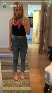 Lisa Schwartz feet photo thumbnail