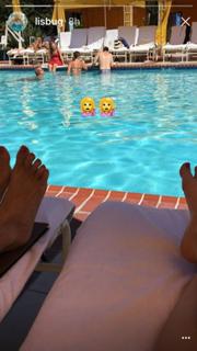 Lisa Schwartz feet photo thumbnail