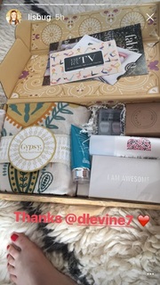 Lisa Schwartz feet photo thumbnail