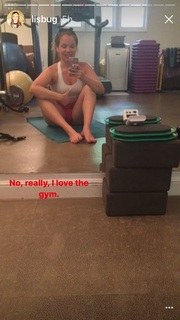 Lisa Schwartz feet photo thumbnail