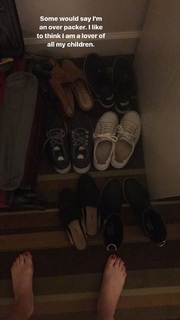 Lisa Schwartz feet photo thumbnail