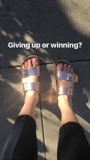 Lisa Schwartz feet photo thumbnail