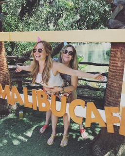 Lisa Schwartz feet photo thumbnail