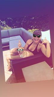 Lisa Schwartz feet photo thumbnail