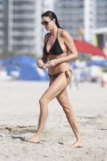 Lisa Snowdon feet photo thumbnail
