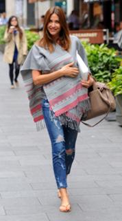 Lisa Snowdon feet photo thumbnail