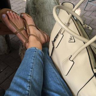 Lisa Snowdon feet photo thumbnail