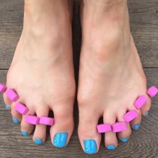 Lisa Snowdon feet photo thumbnail