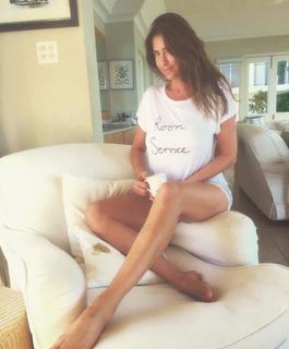 Lisa Snowdon feet photo thumbnail