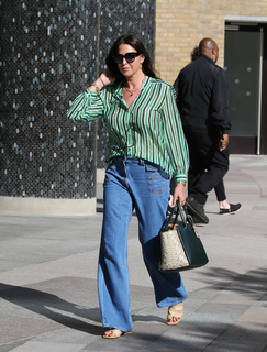 Lisa Snowdon feet photo thumbnail