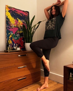 Lisa Snowdon feet photo thumbnail