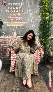 Lisa Snowdon feet photo thumbnail