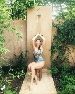 Lisa Snowdon feet photo thumbnail