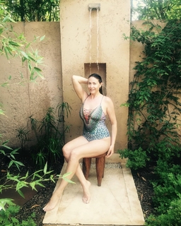 Lisa Snowdon feet photo thumbnail