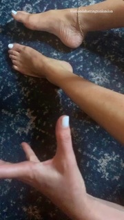 Lisa Snowdon feet photo thumbnail
