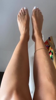 Lisa Snowdon feet photo thumbnail