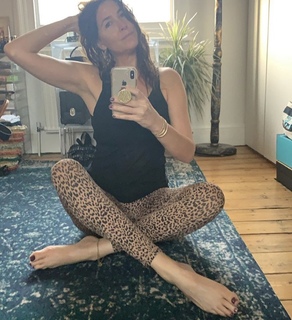 Lisa Snowdon feet photo thumbnail