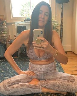Lisa Snowdon feet photo thumbnail
