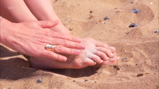 Lisa Snowdon feet photo thumbnail