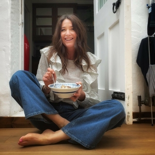 Lisa Snowdon feet photo thumbnail
