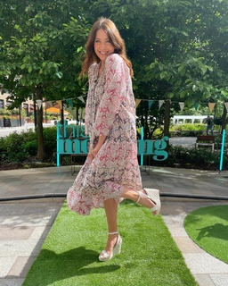 Lisa Snowdon feet photo thumbnail