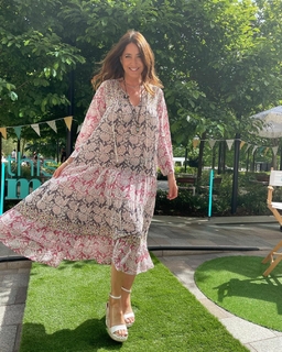 Lisa Snowdon feet photo thumbnail