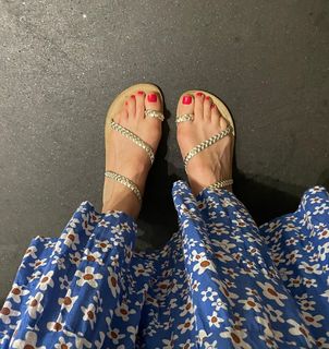 Lisa Snowdon feet photo thumbnail