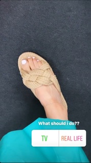 Lisa Snowdon feet photo thumbnail