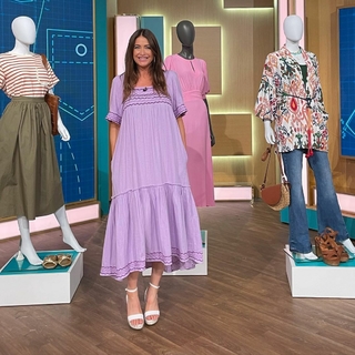 Lisa Snowdon feet photo thumbnail