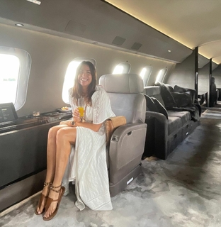 Lisa Snowdon feet photo thumbnail