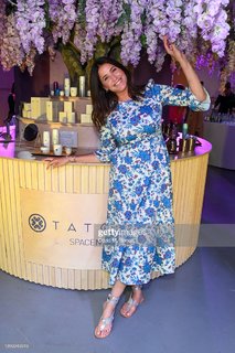 Lisa Snowdon feet photo thumbnail