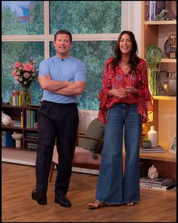 Lisa Snowdon feet photo thumbnail
