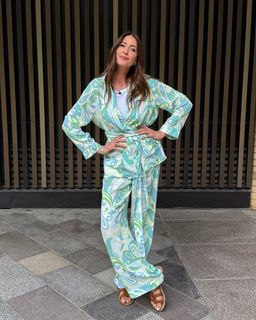 Lisa Snowdon feet photo thumbnail