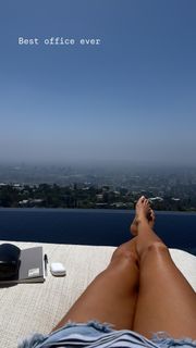 Lisa Snowdon feet photo thumbnail