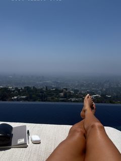 Lisa Snowdon feet photo thumbnail