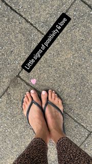 Lisa Snowdon feet photo thumbnail