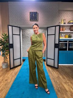 Lisa Snowdon feet photo thumbnail