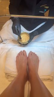 Lisa Snowdon feet photo thumbnail