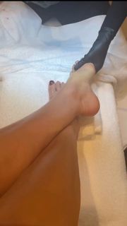 Lisa Snowdon feet photo thumbnail
